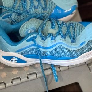 Under Armour Curry 11 size 8.5